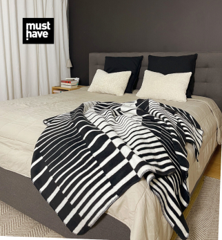 Koc Op-Art Pianoforte projektu Maurycego Gomulickiego dla Hogai – nagrodzony Must Have na Łódź Design Festival.