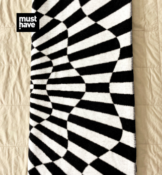 Koc Op-Art Power P*ssy projektu Maurycego Gomulickiego dla Hogai – nagrodzony Must Have na Łódź Design Festival.