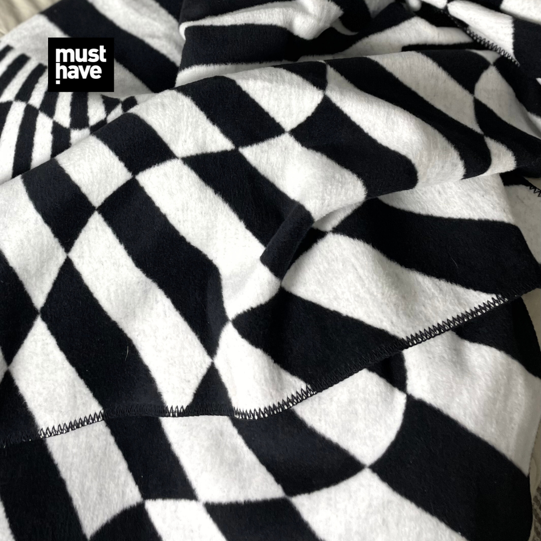 Koc Op-Art Power P*ssy projektu Maurycego Gomulickiego dla Hogai – nagrodzony Must Have na Łódź Design Festival.