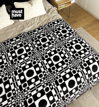 Koc Op-Art Optic Pool projektu Maurycego Gomulickiego dla Hogai – nagrodzony Must Have na Łódź Design Festival.