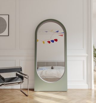 Lustro Player Dusty Sage Hogai – duże stojące lustro do salonu