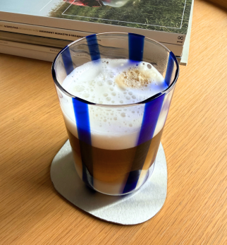 Minimalistyczne podkładki pod kubek Pond Hogai – zestaw podkładek ze szczotkowanej stali nierdzewnej.