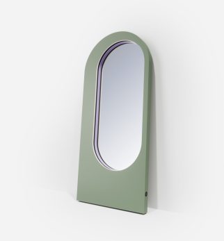 Lustro Artist Dusty Sage Hogai – duże niesymetryczne lustro do salonu