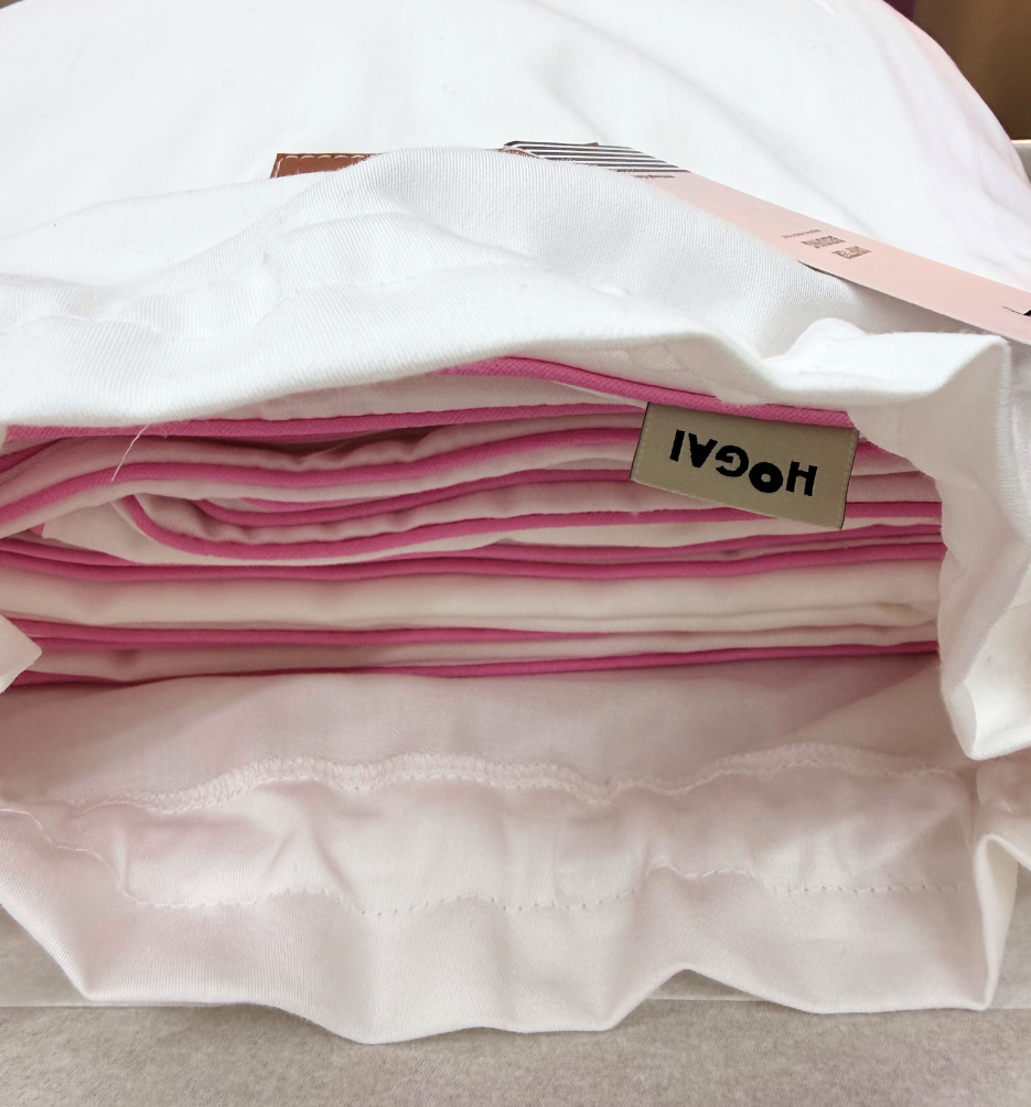 Biała pościel bawełniana Drifter z różową lamówką – komplet pościeli 100% bawełna satynowana od Hogai.