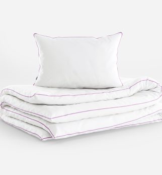 Biała pościel bawełniana Drifter z fioletową lamówką – komplet pościeli 100% bawełna satynowana od Hogai.