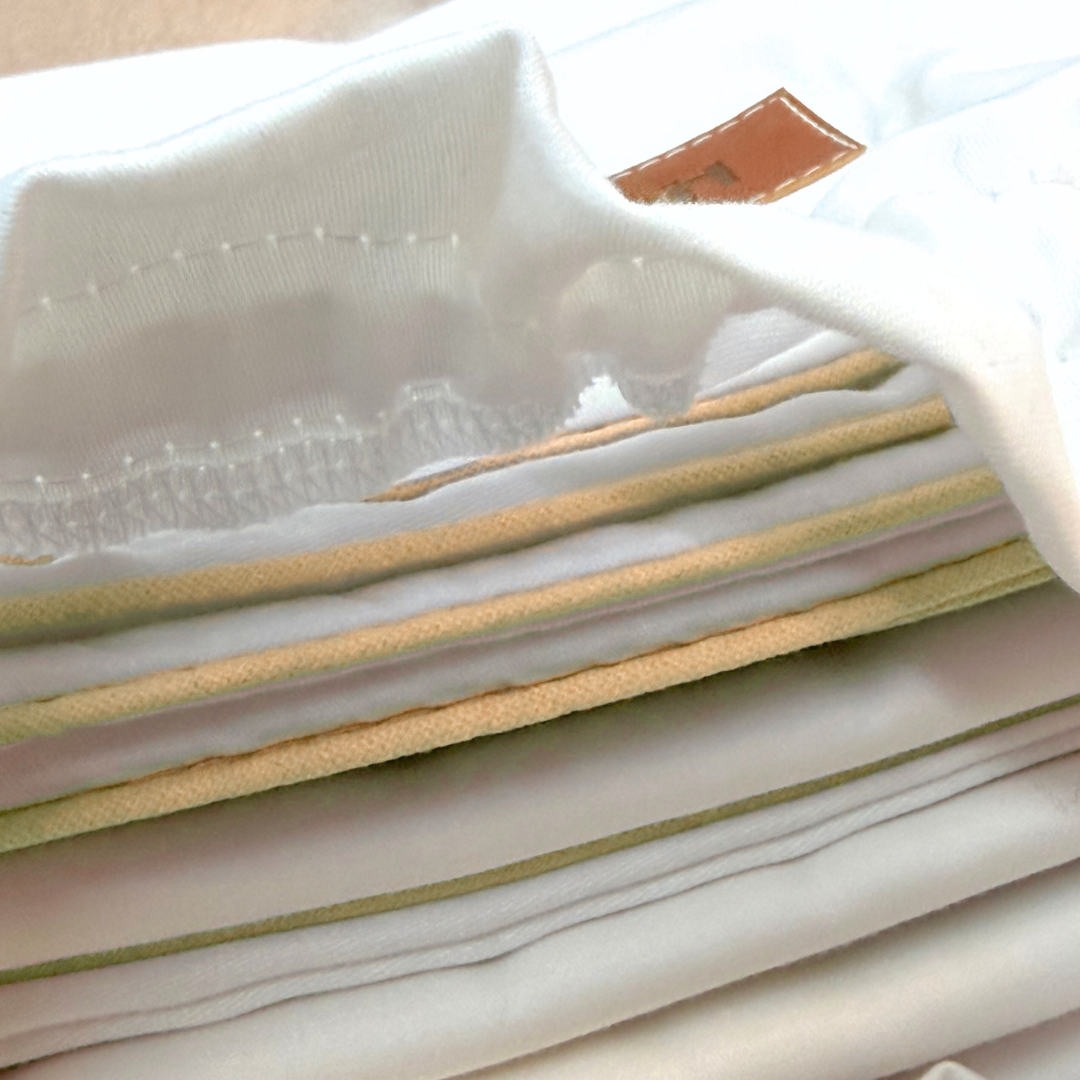 Biała pościel bawełniana Drifter z żółtą lamówką – komplet pościeli 100% bawełna satynowana od Hogai.