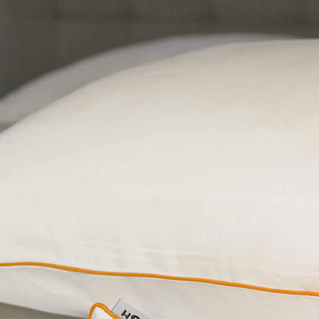 Biała pościel bawełniana Drifter z pomarańczową lamówką – komplet pościeli 100% bawełna satynowana od Hogai.