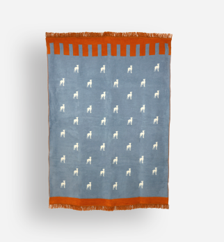 Bawełniany koc Blue Lola — designerski pled HOGAI z motywem psa.