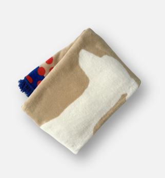 Bawełniany koc Cream Kokos z kolekcji Iggy – designerski pled HOGAI z motywem psa - detal