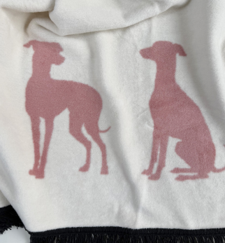 Bawełniany koc Cream Cukier z kolekcji Iggy – designerski pled HOGAI z motywem psa - detal.