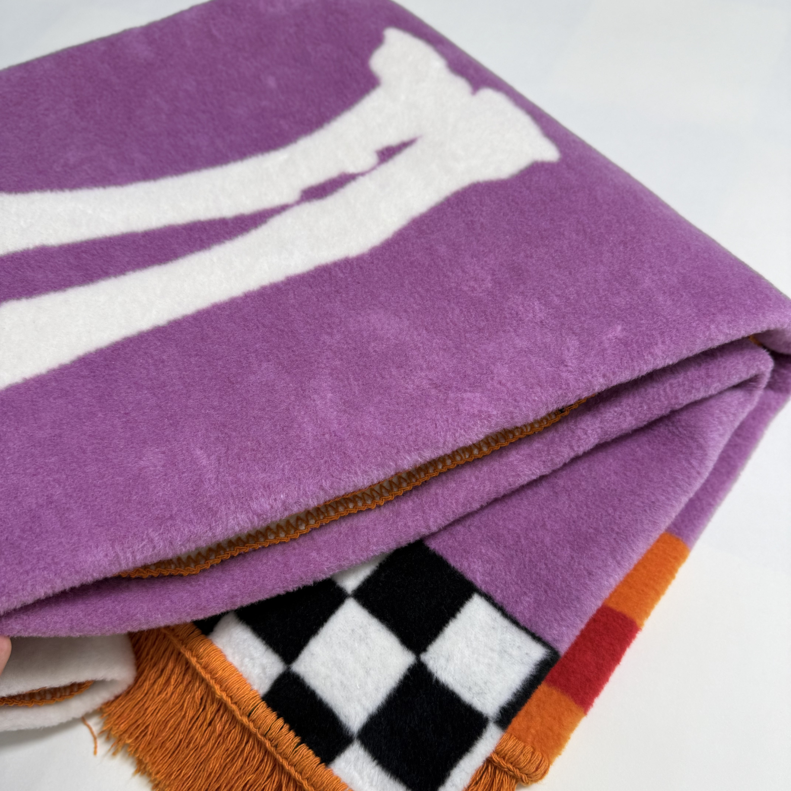 Bawełniany koc Lily Pixel z kolekcji Iggy – designerski pled HOGAI z motywem psa - detal