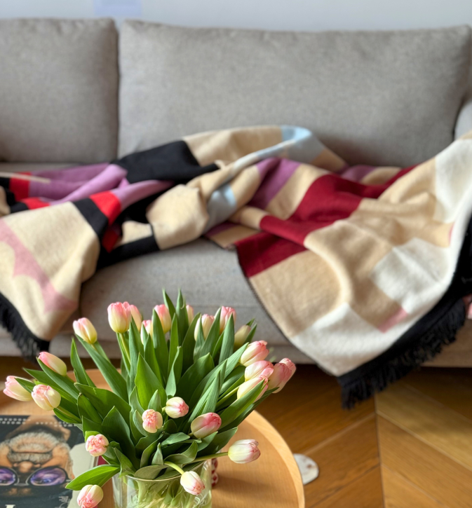 Bawełniany koc Sprinkle Pastelowy — designerski pled HOGAI. We Wnętrzu.