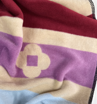 Bawełniany koc Sprinkle Pastelowy — designerski pled HOGAI. Zbliżenie na detal