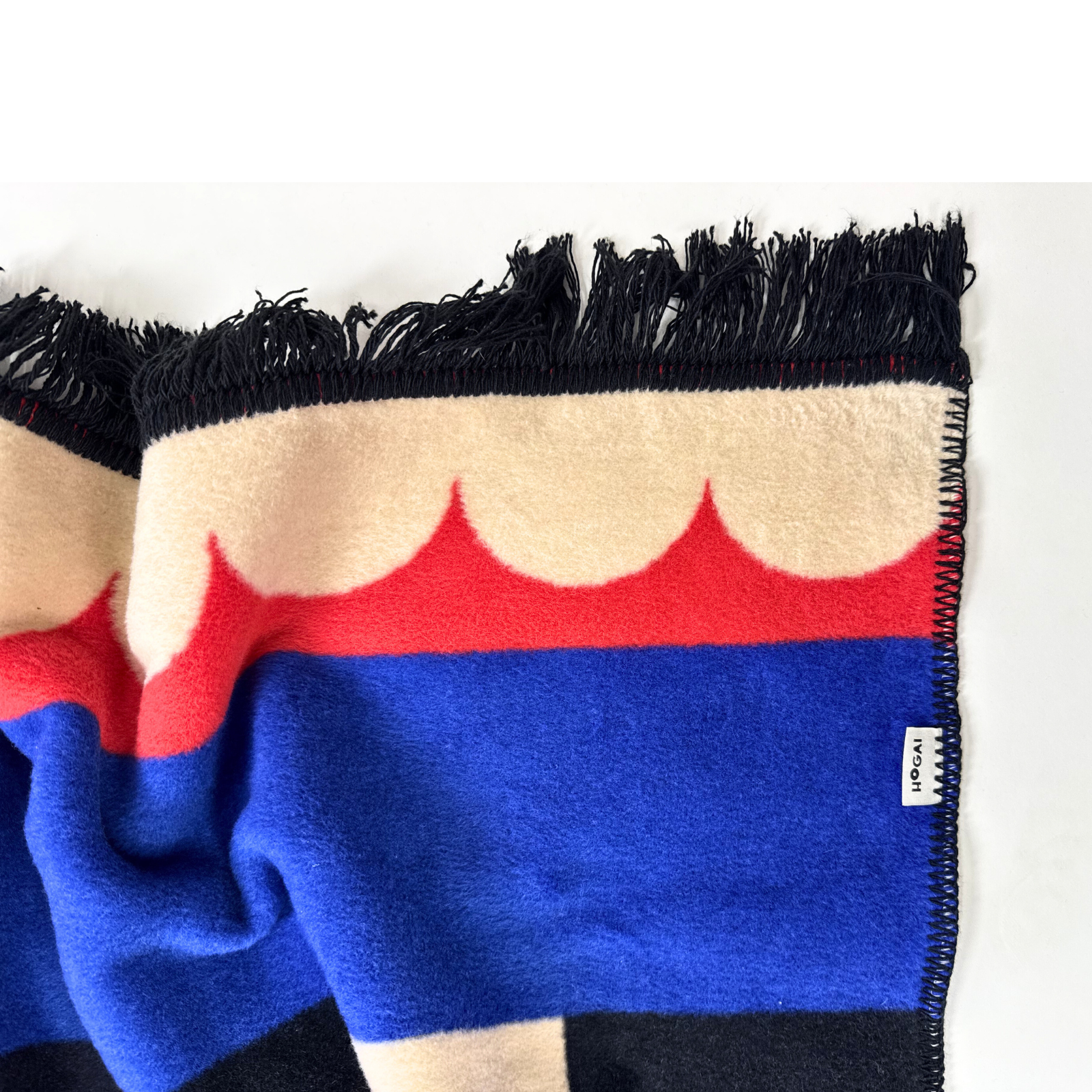 Bawełniany koc Sprinkle Cobalt Pop — designerski pled HOGAI. Zbliżenie na detal