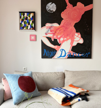 Bawełniany koc Sprinkle Cobalt Pop — designerski pled HOGAI. we wnętrzu